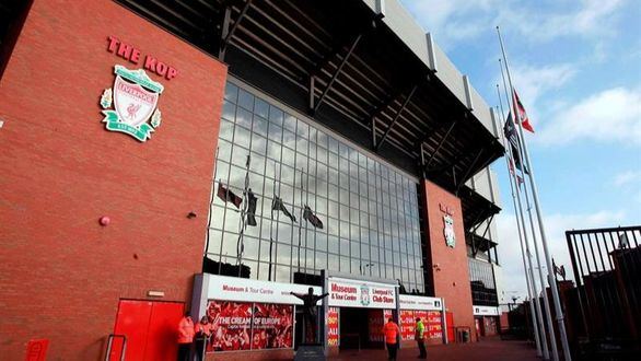 Premier League. El Liverpool pone a sus miembros de seguridad a reforzar los supermercados