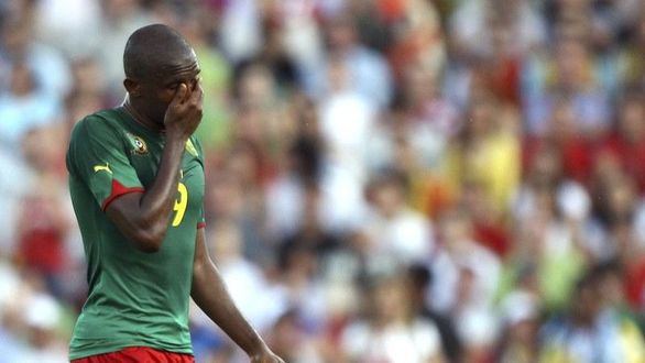 Eto'o y Drogba estallan contra la prueba de una vacuna del Covid-19 en África