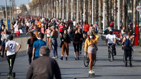 España sale a la calle en medio de la confusión de la desescalada