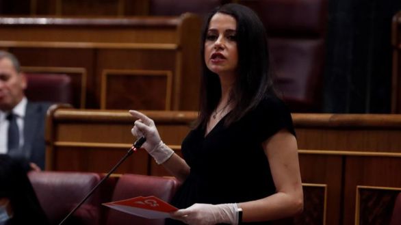 Los dardos de Margallo y Faes a Ciudadanos por su nueva alianza con Sánchez