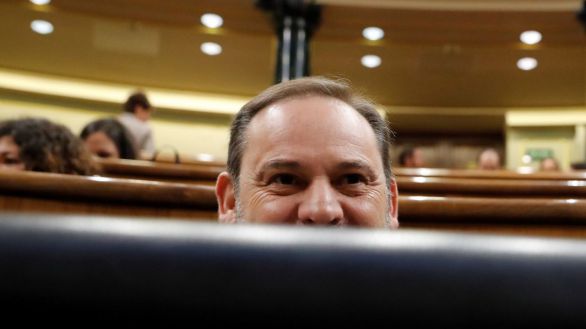 Ábalos habla ya de una sexta prórroga y carga contra la derecha por 