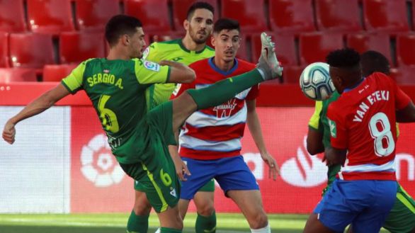 El Eibar toca la permanencia con las manos tras tomar Granada | 1-2