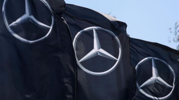 Mercedes pinta de negro sus monoplazas contra el racismo