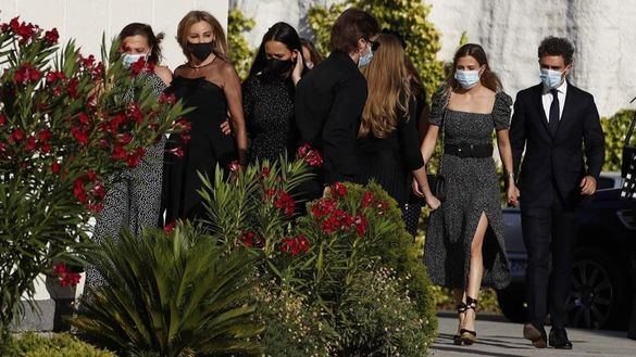 Ana Obregón y Alessandro Lequio despiden a su hijo Álex con un emotivo funeral