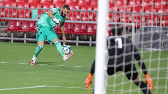 El Real Madrid acaricia el título tras sobrevivir al impulso del Granada |1-2