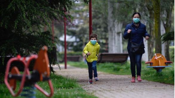 Solo el 3,5 % de contagios de coronavirus en familias fueron originados por niños