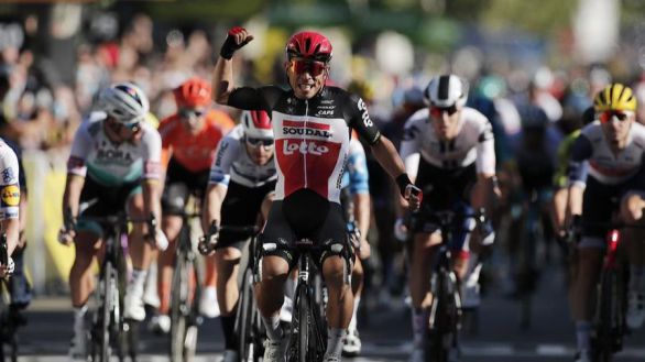 Tour de Francia. Ewan dibuja un esprint sensacional para ganar en Sisteron