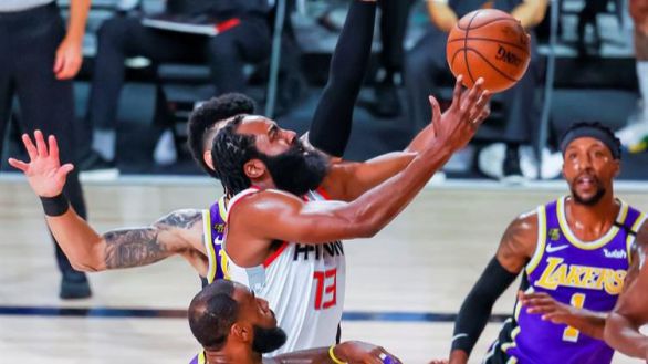 NBA Playoffs . Los peores Lakers y los Bucks, al borde de la catástrofe