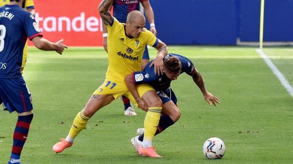 El Cádiz logra en Huesca su primera victoria del curso | 0-2