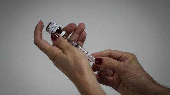 Una de las vacunas chinas induce respuesta inmune también en mayores de 60