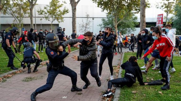 Protesta ante la Asamblea de Madrid: cargas policiales, tres detenidos y seis heridos