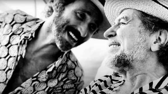 Sabina y Leiva cantan a la lucha diaria contra el covid, al 'partido a partido'