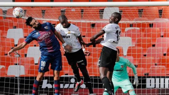 El Huesca inaugura los problemas para el proyecto del Valencia | 1-1