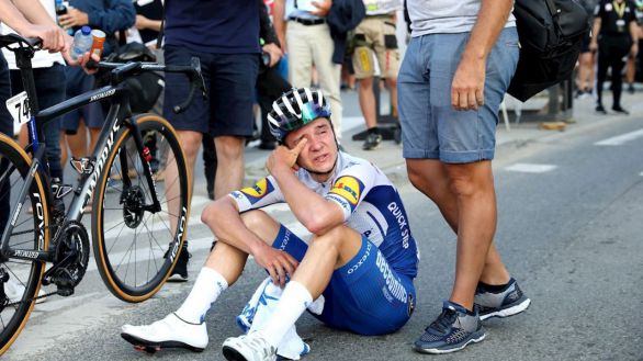 Tras caerse por un puente, la perla Evenepoel ya se sube a la bici