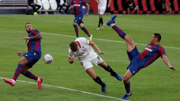 El Sevilla se deshace del Levante en el minuto 92 | 1-0