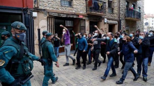 Bildu critica la detención de tres etarras vinculados a un zulo con explosivos hallado en Álava