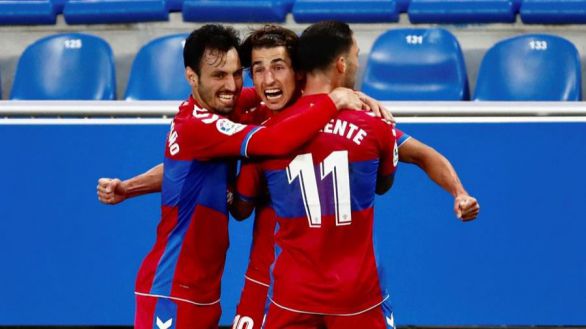 El Elche crece para conquistar Mendizorroza | 0-2