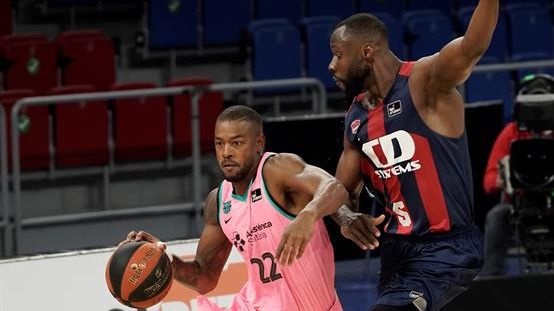 ACB. El Baskonia cierra las puertas al Barcelona