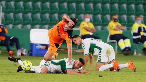 El Elche amplía el desconcierto del Valencia | 2-1