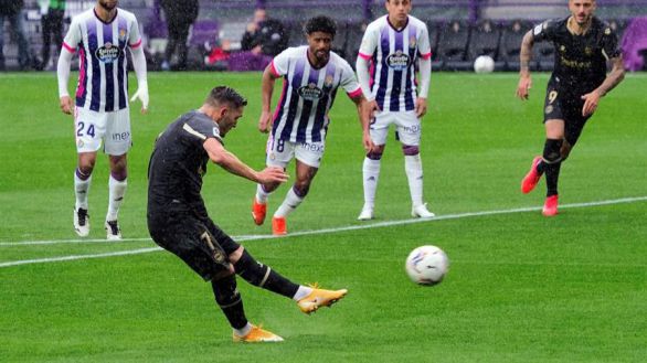 El Alavés hace caja de la expulsión del Valladolid | 0-2