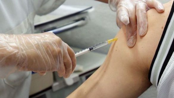 La vacuna de Oxford genera una fuerte respuesta inmune en personas mayores