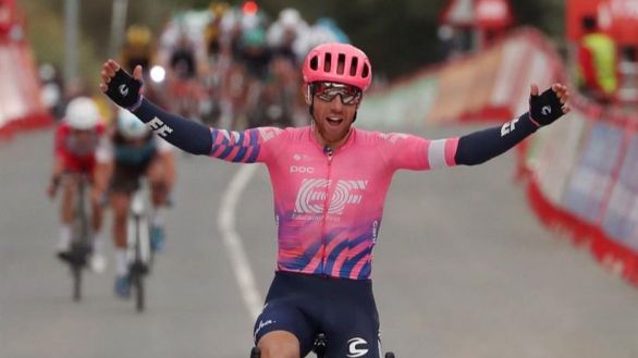Vuelta. Michael Woods arrebata el triunfo a Alejandro Valverde y a Fraile