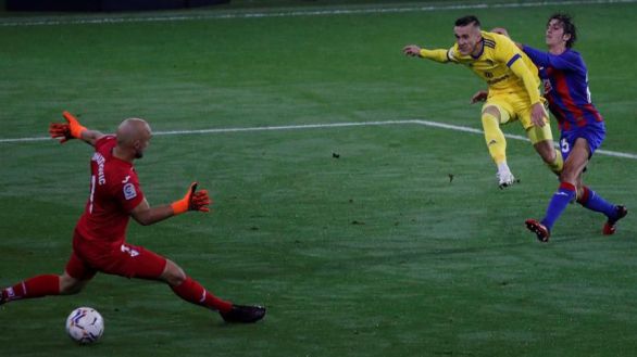 Nadie puede con el Cádiz si juega a domicilio | 0-2