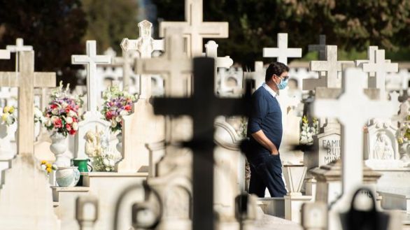 La pandemia marca un día de Todos los Santos con cementerios semivacíos