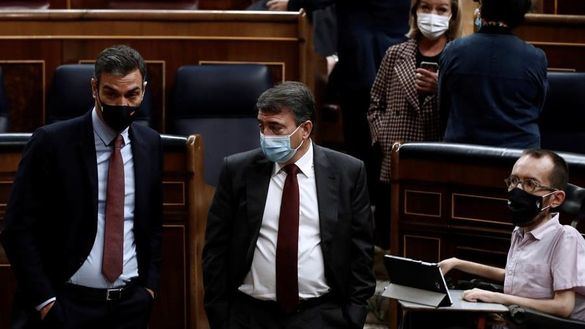 El Gobierno elimina el impuesto al diésel para amarrar el apoyo del PNV a los presupuestos