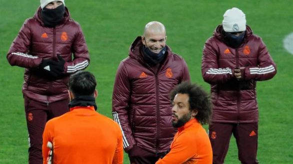 Zidane se reivindica y confía en que los jugadores salvarán su cabeza
