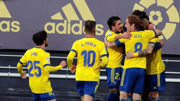 El Cádiz destierra la euforia del Barcelona de Koeman | 2-1