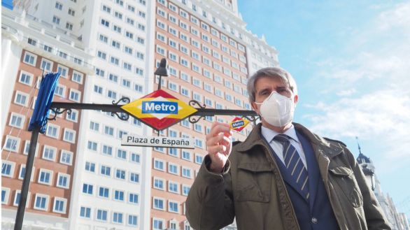 La Comunidad de Madrid rediseña el rombo del Metro de Plaza de España
