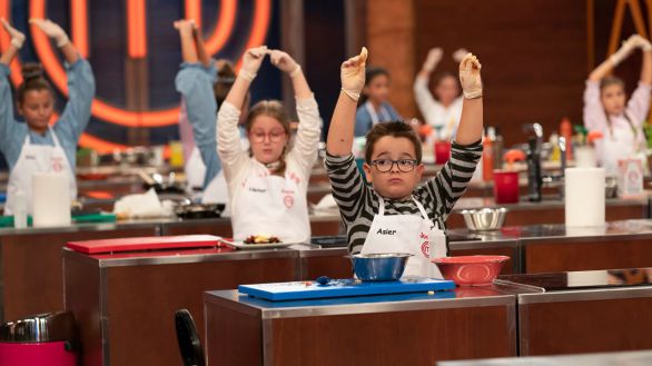 Mujer se impone al estreno de MasterChef Junior