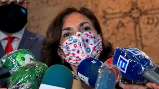 Calvo, contraria a subir el salario mínimo frente al criterio de Díaz