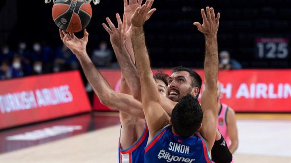 Euroliga. El Barcelona sucumbe ante la exhibición de Larkin |86-79