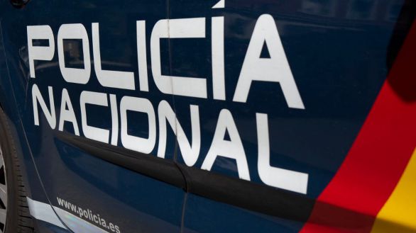 Mata a puñaladas a su mujer y después se suicida en presencia de sus hijos
