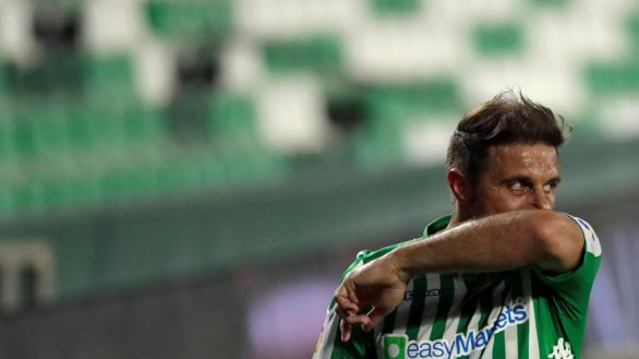 El Betis pierde a tres jugadores por Covid para el derbi con el Sevilla