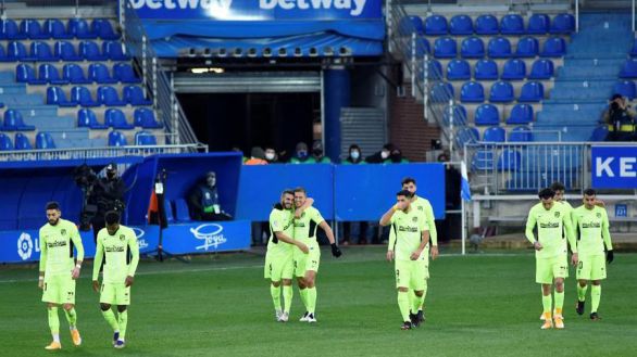 Luis Suárez desatasca al Atlético en el descuento ante el Alavés | 1-2