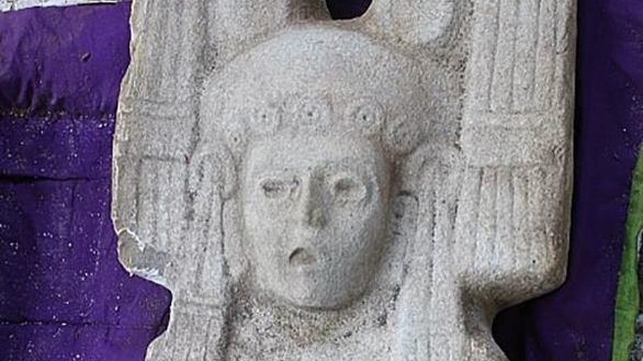Hallada en México una escultura prehispánica femenina completa de dos metros