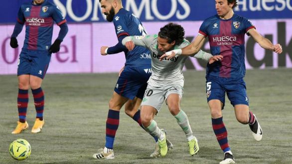 El Betis se encuentra y deja al Huesca muy tocado | 0-2