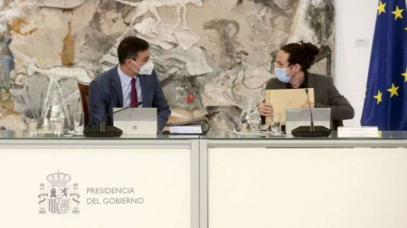 Los comicios en Cataluña azuzan la división en el Gobierno de coalición
