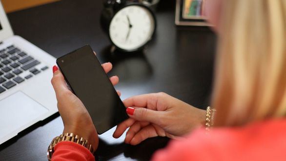 Avalado un despido por hablar demasiado por teléfono en el trabajo