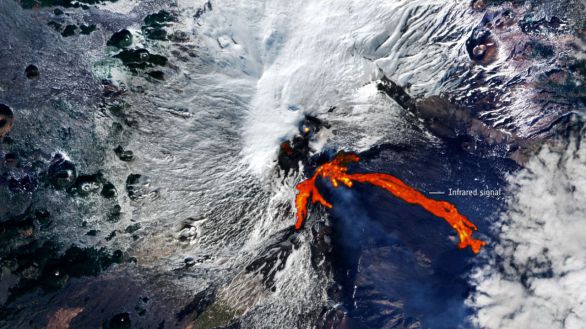 La ESA capta desde el espacio esta impactante imagen de la erupción del Etna