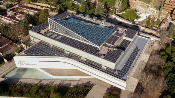 Telefónica cubre con casi 600 paneles solares la azotea de su edificio de Aravaca