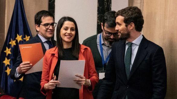 Continúan las maniobras para la fusión de Ciudadanos y PP