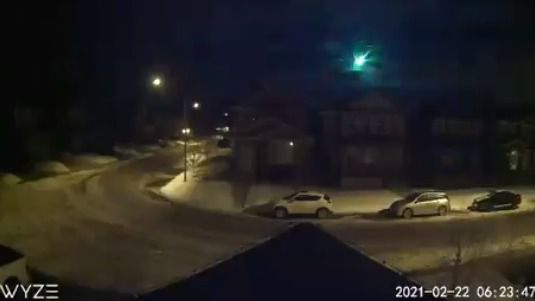 Una espectacular bola de fuego ilumina el cielo de Canadá