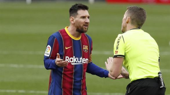 El Barcelona se pone serio y conquista el Pizjuán con polémica | 0-2