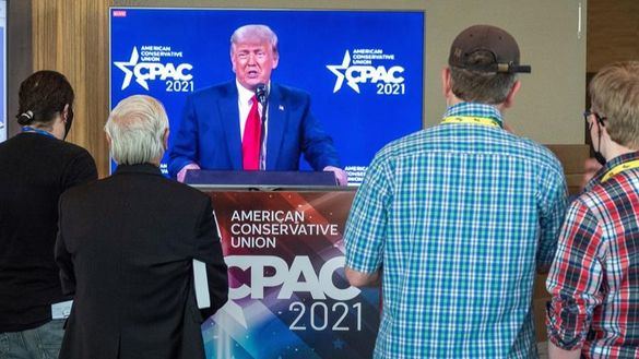 Trump sigue negando la derrota y amaga con presentarse en 2024