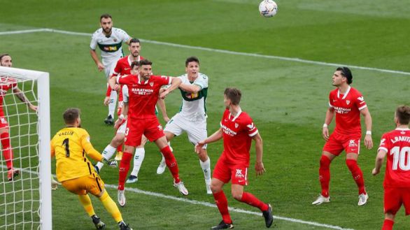 El Sevilla paga la debacle copera en Elche | 2-1