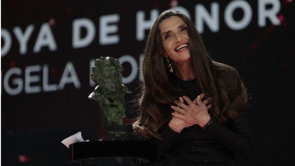 Ángela Molina recuerda a su padre al recibir el Goya de Honor